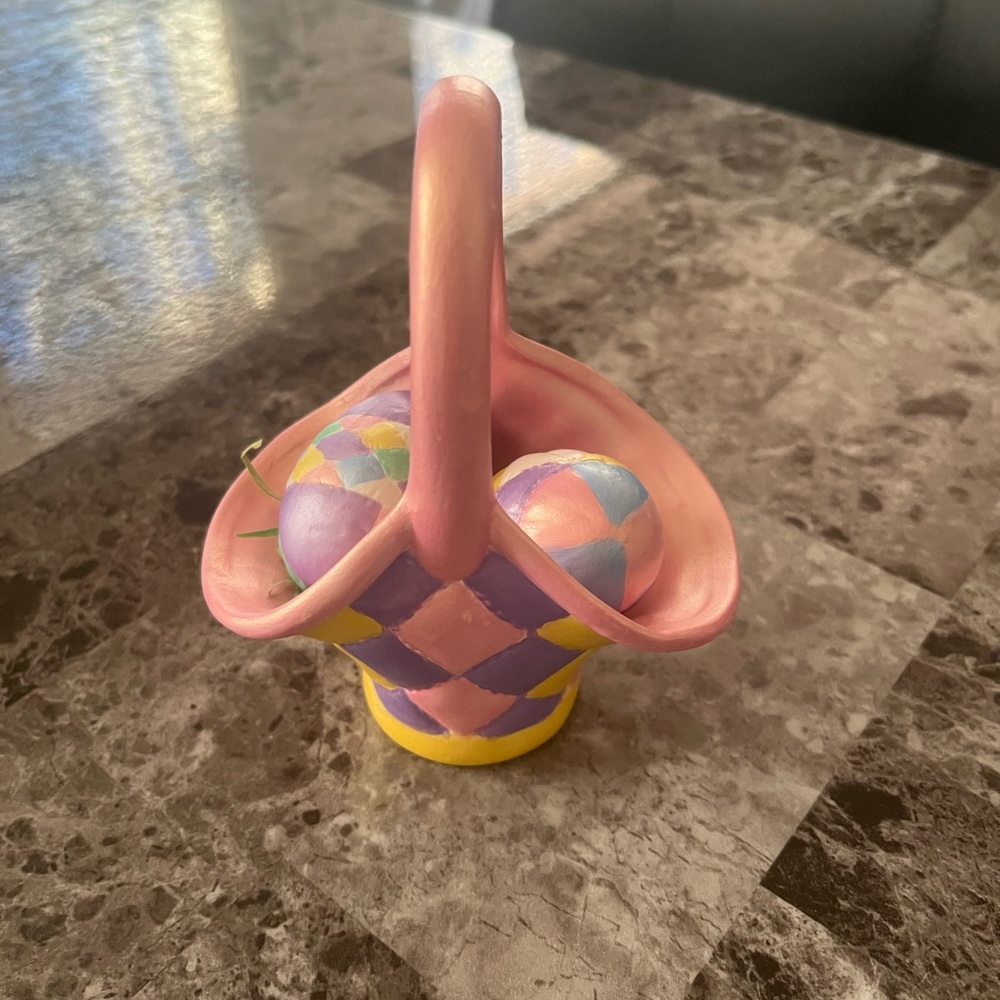 HANDMADE & PAINTED CERAMIC EASTER BASKET W/2 Eggs